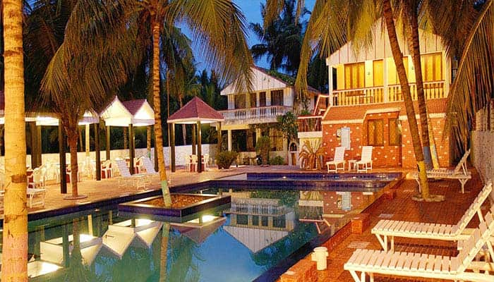 https://imgcld.yatra.com/ytimages/image/upload/t_hotel_yatra_details_desktop/v1433323730/Domestic Hotels/Hotels_Mahabalipuram/Blue Bay Beach Resort/POOL SIDE SITINING AREA.jpg